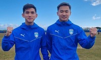 Zwei vietnamesische Fußballspieler spielen in Südkorea