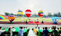 Die Menschen in Can Tho begeistern sich für Heißluftballons