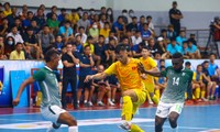 Die vietnamesische Futsal-Mannschaft gewinnt gegen Mannschaft von den Salomonen