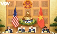 Premierminister Pham Minh Chinh und US-Präsident Joe Biden nehmen an der Konferenz über Investition und Innovation teil