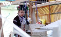 Die Schönheit der traditionellen Handweberei der Volksgruppe der Lu
