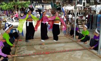 Кенглоонг, традиционный танец народности Тай уезда Майтяу, провинции Хоабинь