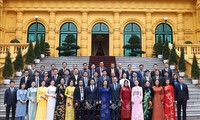 Interimsstaatspräsidentin Vo Thi Anh Xuan trifft die Delegation junger Unternehmer