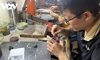 Bewahrung des Handwerksberufs zur Silberverarbeitung in Dinh Cong in Hanoi