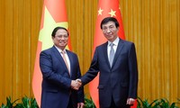 Premierminister Pham Minh Chinh trifft den Vorsitzenden der Politischen Konsultativkonferenz des chinesischen Volkes 