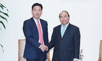 응우옌 쑤언 푹 총리, 일본 대사 및 AEON그룹 지도자 접견