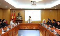 베트남 대중동원위원회 쯔엉 티 마이 위원장, 모범 신도 및 승려 대표단 접견