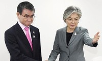 일본 – 한국 외무장관 회담, 긴장 완화 성과 없어