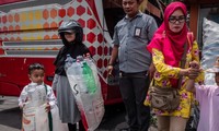 플라스틱 병·컵 내고 버스 공짜로 탄다…인도네시아서 호응