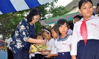 베트남 전국 불우 어린이들에게 즐거운 추석 행사 마련   
