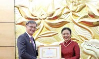주베트남 라오스대사에게 소수민족 평화와 우정 메달수여