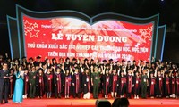 하노이: 2019년 대학 및 아카데미 최우수 졸업생 표창