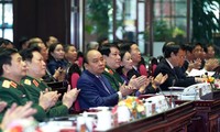 응우옌 쑤언 푹 총리, 2019년 전군 군정회의 참석
