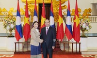 응우옌 쑤언 푹 총리, 라오스 국회의장 접견