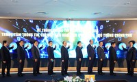 응우옌 쑤언 푹 총리: “전자정부 구축과 발전이야말로 필연적 추세이다”
