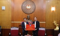 베트남 사회보험, 중부지방 주민들에 의료보험증 2,500장 기증