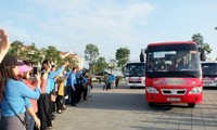 청년단 중앙, 설맞이 귀향을 위한 학생과 근로자에게  3천 장의 ​항공권,  버스티켓을 무료로 전달