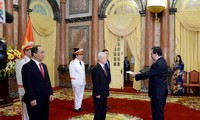 응우옌 푸 쫑 국가주석, 각국 대사 국서 접수
