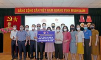 기획투자부, 베트남 시각 장애인을 위해 3,000개의 백색 지팡이 전달