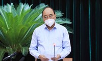 응우옌 쑤언 푹 주석: "엄격한 사회적 거리두기를 시행하되 국민의 기아 상태가 발생하면 안돼.."