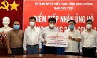 청년기업가협회, 빈즈엉(Bình Dương)성에 10대 호흡기, 1만 세트 진단키트 기증
