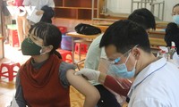 하노이, 11월 27일 오전 14세 청소년 백신 접종