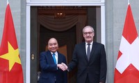 응우옌 쑤언 푹 국가주석 스위스 및 러시아 방문 성공적