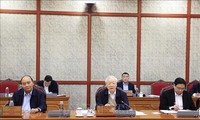 응우옌 푸 쫑 서기장, 정치국 회의 주재