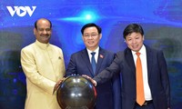 국회의장 및 인도 하원의장, 베트남-인도 비행노선 개설 발표식 참석