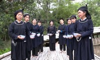 박깐성 따이족의 독특한 그릇 민속춤