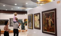 다낭시에서 남중부 및 떠이응우옌 지역 미술 전시회 개막