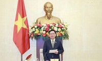 브엉 딘 후에 국회의장, 해외 베트남 대사 접견