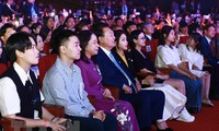 윤 대통령, 베트남에서 많은 활동 참석