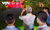 싱가포르 총리, 호안끼엠 호수 도보거리 방문
