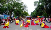 9월 2일 연휴, 하노이 거리에서 아오자이 행진