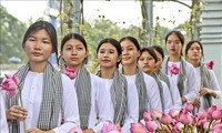 5,000명 여성, 껀터 아오 자이, 아오 바 바 축제 참가