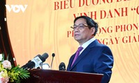 팜 민 찐 총리, 2023년 ‘좋은 사람, 좋은 행동’ 모범 시민 및 수도 하노이 우수 시민 표창 회의 참석