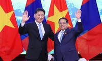 팜 민 찐 총리, 몽골 대통령과 만나