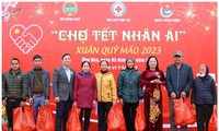 하노이 적십자사, 2024년 구정 빈곤가정을 위해 최소 63,000 개 세트 선물 지원