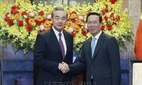 베트남 당과 국가 지도부, 중국 왕이 외교부장 접견