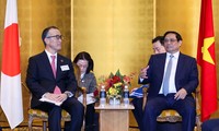 팜 민 찐 총리, 일본 최고 기업들과의 토론회에 참석
