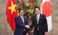 팜 민 찐 총리와 기시다 후미오 일본 총리 회담