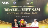 ‘브라질-베트남 축구 축제’에서 브라질 축구 스타들 만나