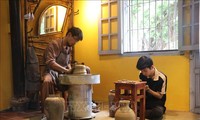 베트남 전통 도자기 직업 보존 및 발휘