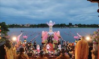 트어티엔-후에성, 흐엉강에서 연등 축제 개최