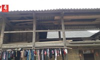 흙으로 만든 라오까이성 시마까이현 몽족 공동체의 흙집