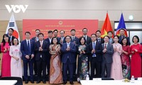 ‘방한 중인’ 팜 민 찐 총리, 재한 베트남인 공동체 만나 