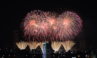 2024 다낭 국제 불꽃 축제 (DIFF-2024): 중국팀과 핀란드팀, ‘요정의 세계’ 선사