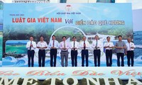 제5차 ‘베트남 법률가 및 고향의 섬과 바다’ 사진 전시회 개최