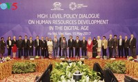 SOM2-APEC 2017: qualifier les ressources humaines à l'ère numérique